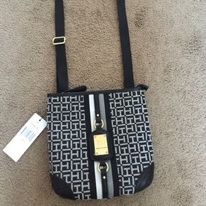 Adorable Tommy Hilfiger crossbody Bag